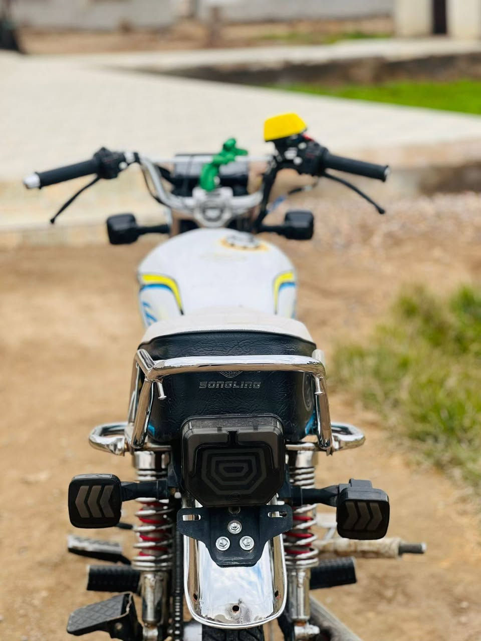 السلام عليكم  دراجه البيع موديل 25مكفوله الدراجه اوراق سعره 700وبيه مجال شراي اتصل رمش واني ادك عليك ***********
