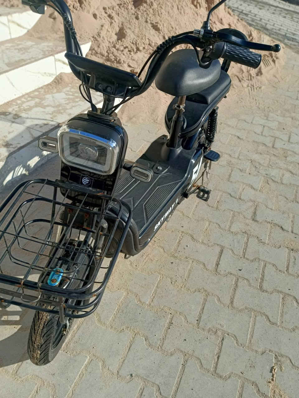 سكاي واي 54 نظيفة استخدام سنة – سعر مناسب
دراجة سكاي واي 54 حجم 14

استخدام سنة وحدة

العداد يقرا 50 كم/س اما السرعة تقريباً 30 كم/س

تمشي بالشحنة 25–30 كم تقريباً

ما بيها أعطال

البيع بسبب التطوير لموديل أسرع

السعر 300 الف💲و بي مجال للطيبين

الكان البصرة السراجي 🌏


**إذا كنت صاحب هذا الإعلان وتريد حذفه لأي سبب، رجاءا أرسل رسالة إلى الدعم الفني**