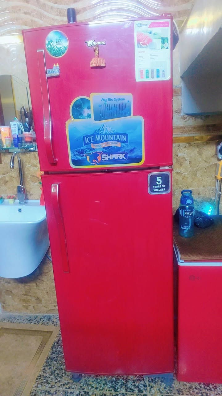 ثلاجه للبيع مكاني سبع قصور سعره 200 الف ***********
