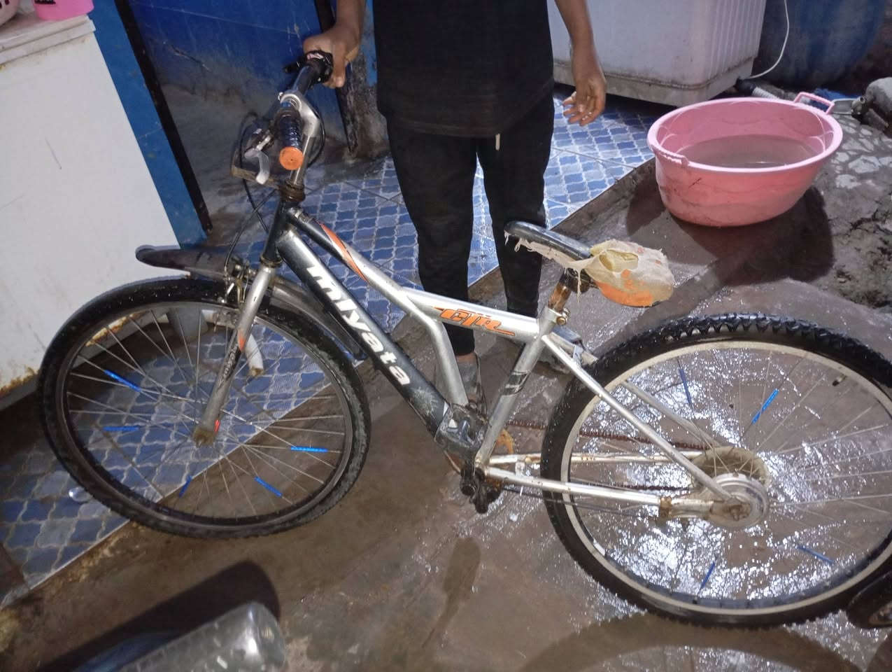 بايسكلات لبيع المكان الحمزة الغربي السعر مناسب اليريد يراسلني خاص


**إذا كنت صاحب هذا الإعلان وتريد حذفه لأي سبب، رجاءا أرسل رسالة إلى الدعم الفني**