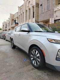 من رخصة مدير الكروب كيا صول مديل ٢١ ماشيه ٤٣ ألف رقم أربيل الحادث جامل...