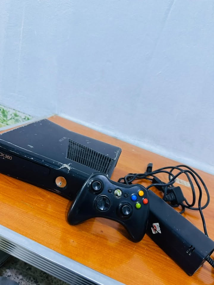 السلام عليكم للبيع اكس بوكس 360 جهاز جديد استعمال شهر واحد يدات اثنين ومحولة كامل ملحقات بي 200 لعبة سعر 110 قفل العنوان البصرة الهارثة ***********

