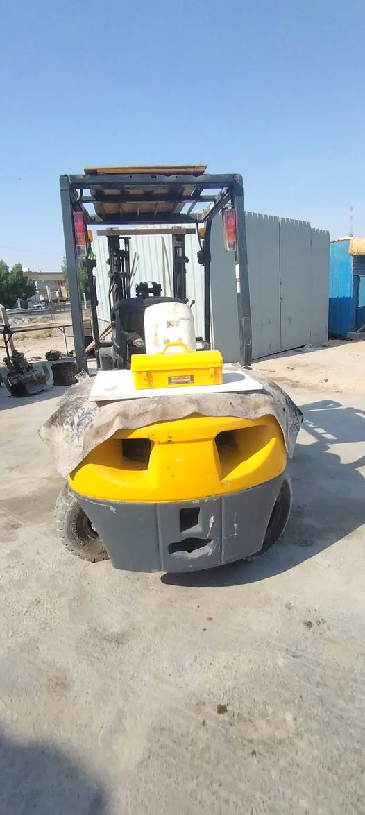 السلام عليكم رافعه شوكيه كوماسو للبيع 3 طن3حركات جب حاويه رتفاع الجب 3ونص جاهزه للعمل كهربئيات كله شغال تخم تاير جديد مكان الرافعه النجف الشرف للستفسار ***********
