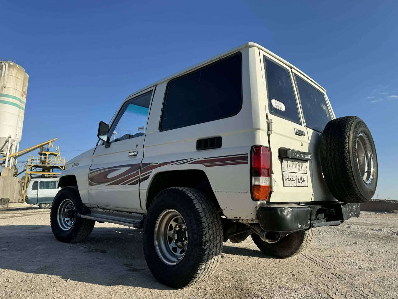 ميكزميني مؤديل 90 گيرو مه كينه ي ڤيڤيتي لؤكي له سه ره هه ردو اكسلي لؤك ده بل اكسل به شه رت سه ياره كه هه تا بلي جوانو پاكه شاصي هيج كويي ته قيويو خايسي نيه ئارمي هه يه سه ياره كه سعري32و تؤزيك مه جال موشته ري نيت ره حمه تت ليبي عه زيتمان مه ده *********** كالار, السليمانية
