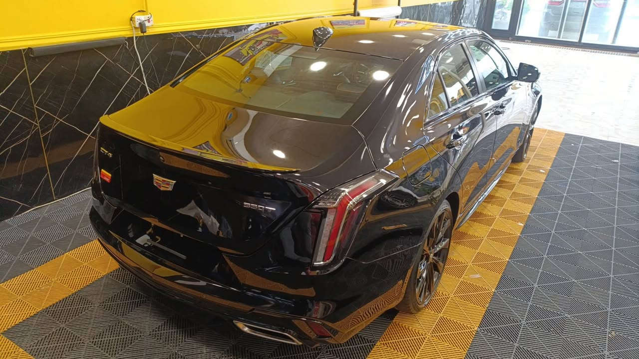 كاديلاك ct 4  2023 
فول مواصفات 
حادثه جاملغ امامي بدون دواخل راجع بارد PEDR 
بدون صبغ فقط تكحيل بصيط 
مرقمه رقم بصره السياره جاهزه مابيه نقص 
بيع مستعجل السعر 190 
للتواصل *********** البصرة, العراق
