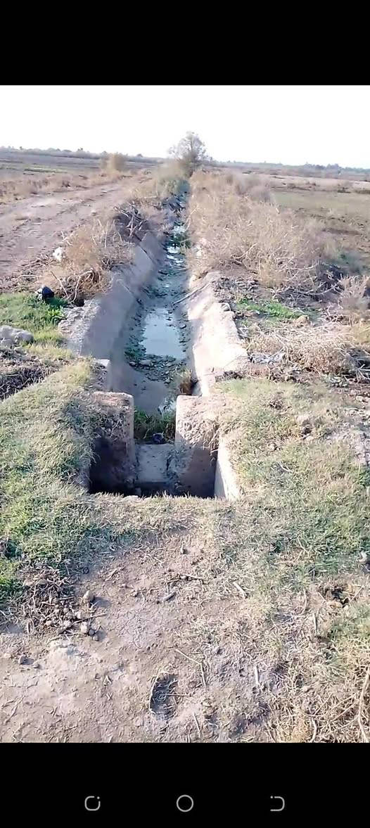 السلام عليكم كاع زراعيه عد ال عواد للبيع مساحة الكاع دونمين ونص وجه الكاع 25 نزال الكاع 250 متر  سعر  15وبيه مجال بسيط رقم للتواصل ***********
