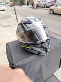 خوذه البيع جديده فج قلاب وياه سماعه بلوتوث قياس  XLمكاني بياع حي العام...