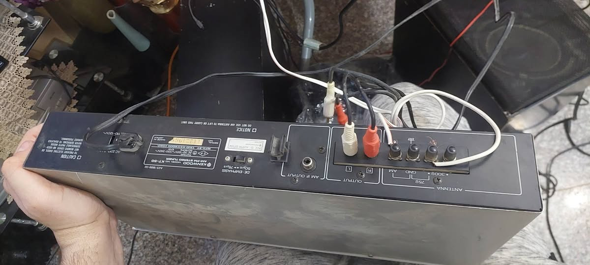 راديو كنووودموجات اف ام و اي ام والكثير لا اعرف تشغيله جيدا الجهاز بحاله جيدة
للبيع السعر ٦٥
***********
