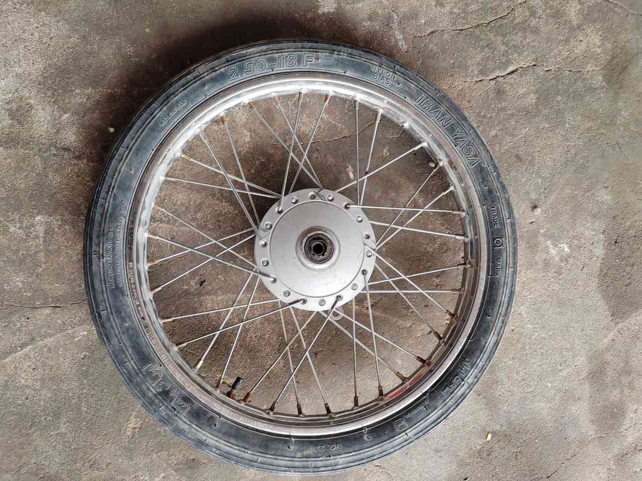 غراض نامة شلامجة 23 إيراني  شرط ع تراب الشركة اول مرة ينفتحن كدامكم
ويل كامل ب25
ويل ستيل اصلي سيم دبل فارغ ب15
جاملغ امامي خلفي ع 5 الف
دشبول شغال ب10
بك لايت 8
اذانات زوج دبل ستيل ب5
دبلات زوج خلفي 15
ماشة هي ويدة البريك كاملة مثل بلصورة ب25
دوسة حديد هي وستان ب7
قبق زنجيل ب6
كابريتر ب10
شوتة أصلية ب3
صالنصة ب15
شارع محطة القادسية بشارع جامع آل عمران ع شارع العام يم باسم ابو الدهن 
***********
