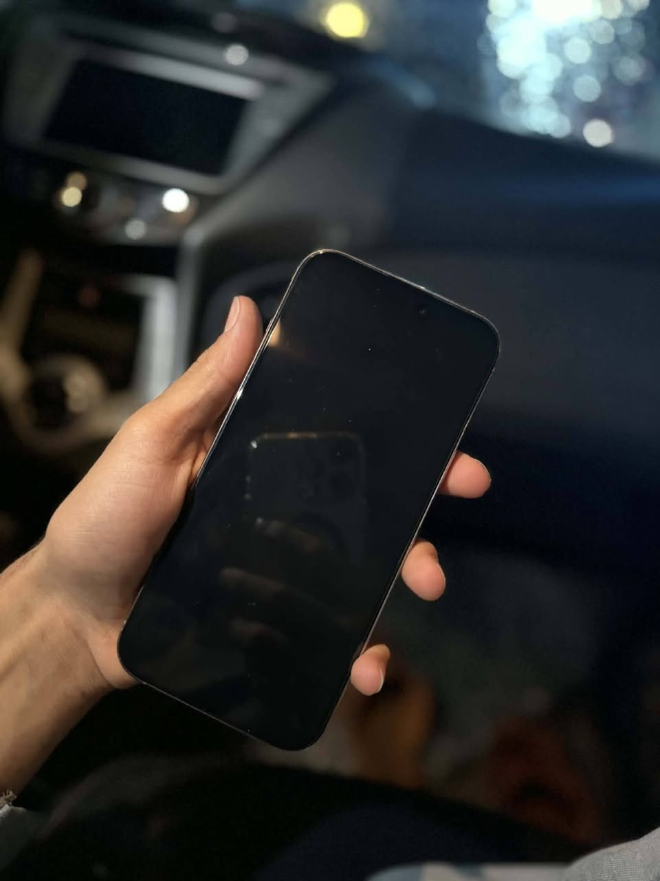 السلام وعليكم ١٦ برو ماكس بطاريه ٩٥ نزلت من وره التحديث جهاز نضيف كلش جديد غراضه كاملات سعره ١٣٥٠ وبي مجال بسيط مكاني نجف حي الوفاء رقمي ***********
