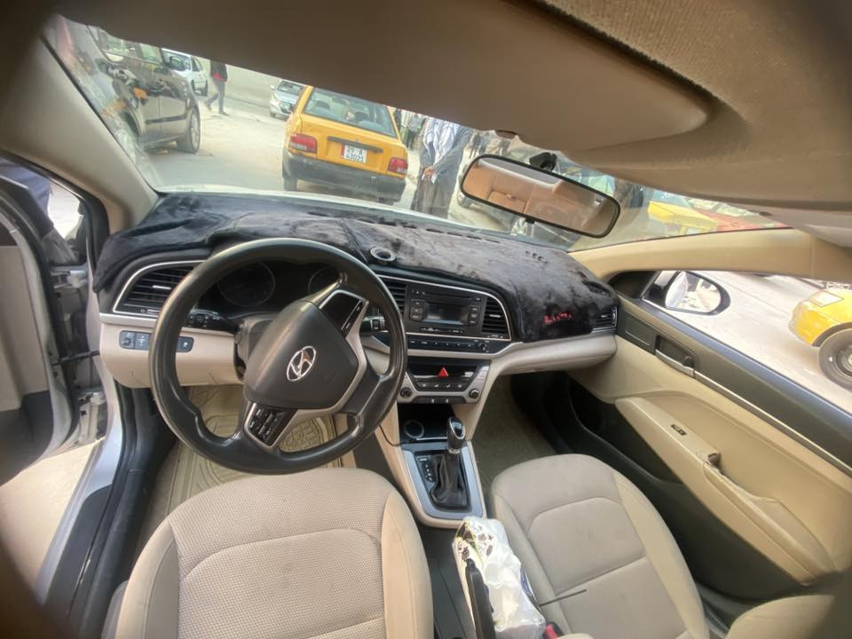 السلام عليكم الانترا 2017خليجي لون رصاصي سياره رقم بابل الجديد جاهزه ما بيها نقص برغي بدون ضربه بس بيها رشات صبغ السياره كلش جديده ومال بيت واحلى من الصور بسمي مجدده لل 2030  السياره بيها باتري جديد قبل كم يوم شديته و زوج تايرات السعر 130 وبيها مجال للاستفاسر ***********
