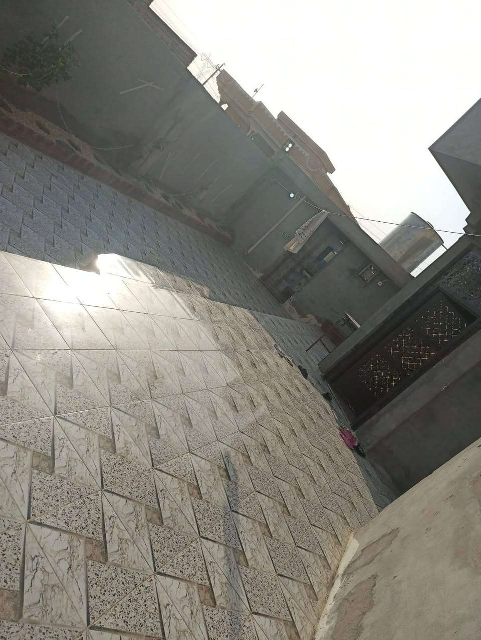 بيت للبيع بيجي حي الاسمده قرب باب حي كهرباء المساحة 400 يتكون من 3غرف نوم غرفة خطار ومطبخ حار بارد وغرفه خارجيه  البناء حديث البيت زراعي السعر خاص


**إذا كنت صاحب هذا الإعلان وتريد حذفه لأي سبب، رجاءا أرسل رسالة إلى الدعم الفني**