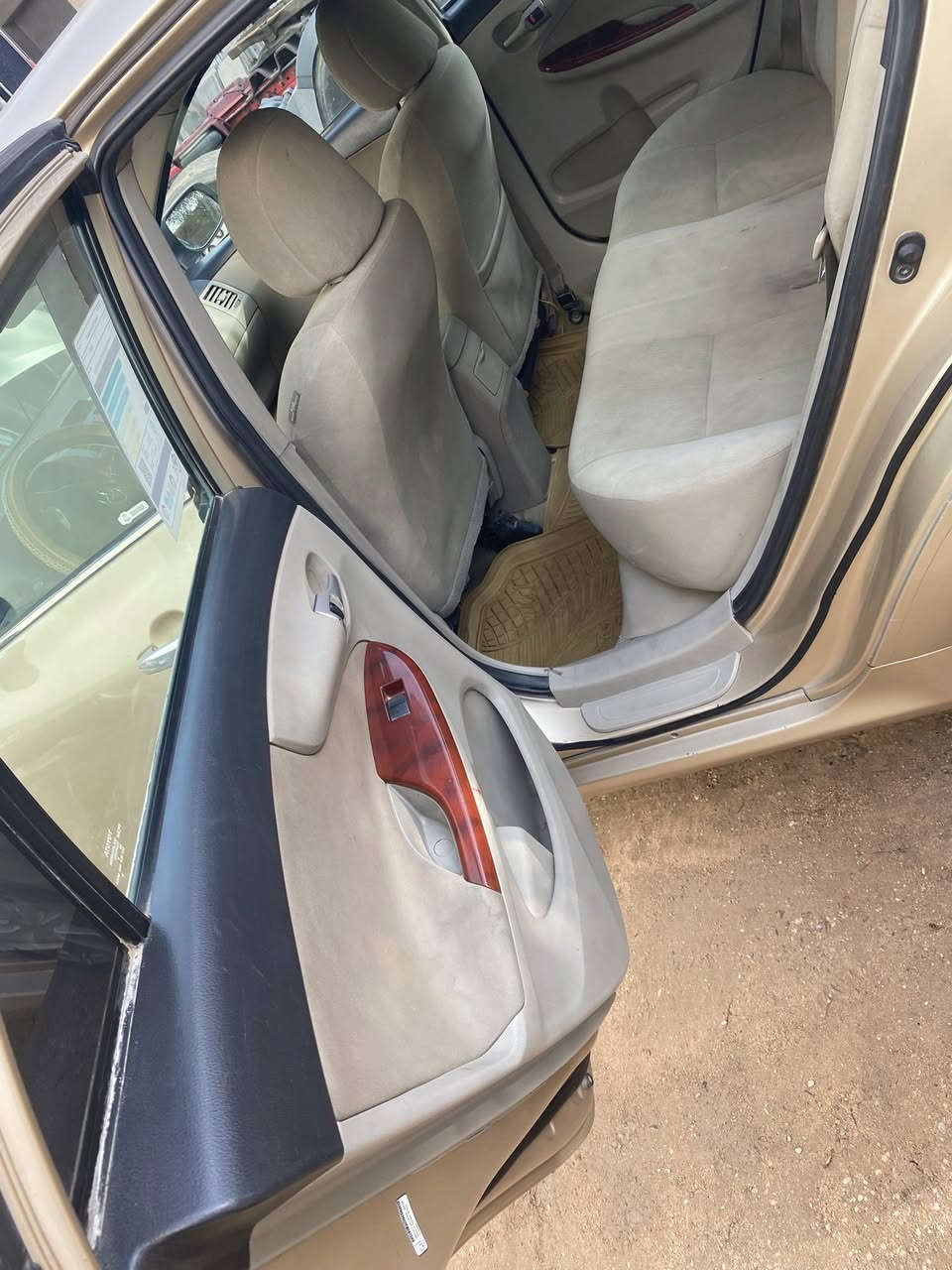 كورلا ٢٠١٣ كندي محرك ١٨٠٠ السياره s مو عاديه رقم بغداد إنكليزي بأسمي تحويل مباشر ضرر بالجاملغات الخلفيه والسونار مرفق بالصور السعر ١١٠ وبيها مجال قليل مكان الأنبار الكرمة 
***********
