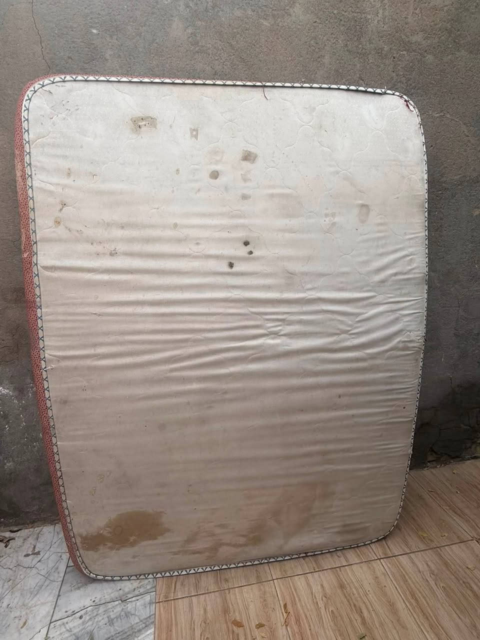 سلام دوشك نفرين نظيف وعالي بس لان متروك صارله فتره عوزه بس وجهه ب٧٥الف


**إذا كنت صاحب هذا الإعلان وتريد حذفه لأي سبب، رجاءا أرسل رسالة إلى الدعم الفني**