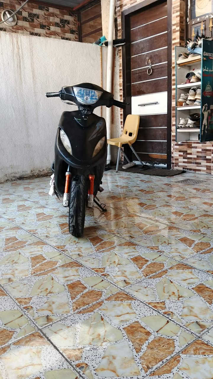 السلام عليكم عدلة للبيع دراجة نضيفه نقصها عرموطة مال هندر والدراجة شغالة سلف مكينة بلاد مابيها تبخير السعر 450 وبيها مجال حك الجيه ***********
