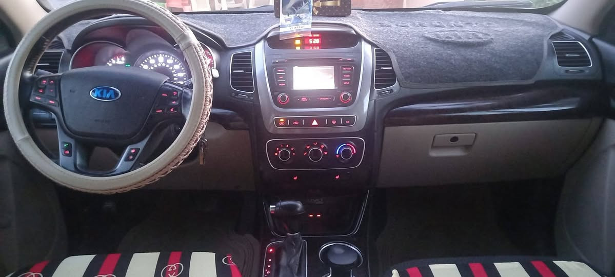 سيارة سورنتو 2014 وارد امريكي بدون ضرار 5 راكب قطعتين تبريد أربعة اسلندر لي التفاصيل اتصال ***********

