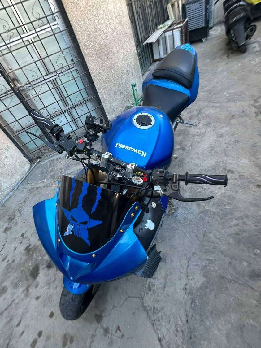 السلام عليكم كاوسكي 636 2004 أوراق كامله حته كمرك مدفوع الدراجه بلاديه بس ستيرن مال لعب اول كصه السعر 23 وبيها مجال *********** مكان بغداد حي الإعلام تقاطع درويش
