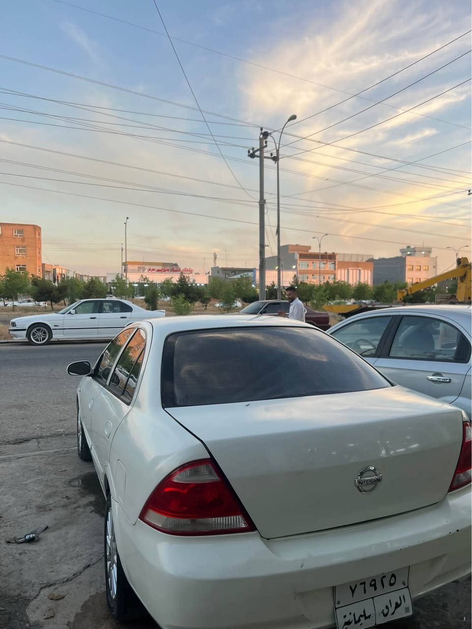 نیسان سەنی ٢٠١١ 
نموونەیە لە جوانی 
سەیارەکە یەک دەست بووە زۆر پاک و خاوێنە
یەک دینار مەسرەفی تێدا نییە 
تەبرید و گەرمی بەشەرت لەسەر سویچ
سەیارەکە ٣ پارچەی بۆیاغە پێشی کەپسە 
دواوەی ئەزیەتێکی کەمی هەیە 
تکایە هەمووی بخوێنەوە ئینجا تەلەفۆن بکە 
***********
*********** أربيل, العراق

