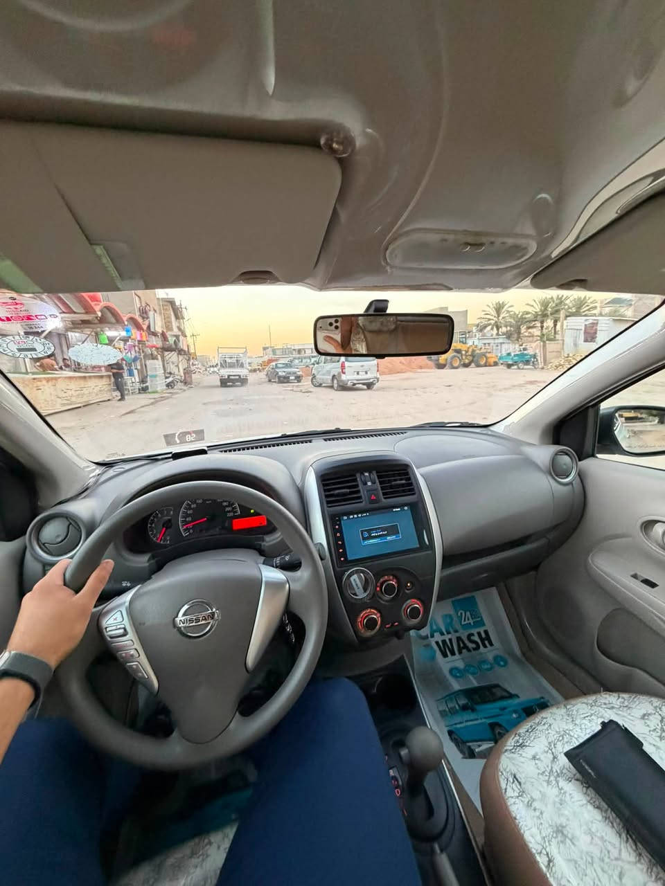 سلام عليكم نيسان صني مصري موديل 2025
ماشيه 31 كم
سياره مكفوله بيها فقط (برغي جاملغ الايسر مفتوح فقط اجه من شركه  )

تبريد خلفي جام دكم  وباقي المواصفات المعروفه 
رقم اربيل مكانها بالحله 
السعر 120 ورقه وبيها مجال بسيط 
***********
