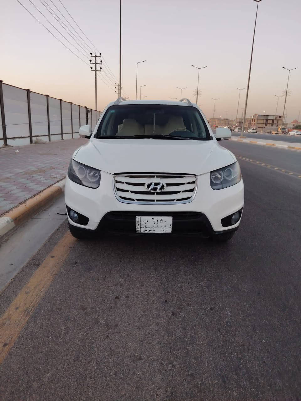 سلام عليكم سياره نوع سنتافي موديل2011  خليجي فول موصفات واحد على واحد السياره كفاله 3قطع تبريد سبعه راكب  سته اسلندر حساس امامي حساس خلفي كامره دوره السياره جاهزه تحويل مباشر رقم انكليزي العنوان كربلاء السعر 133 رقم الهاتف ***********
