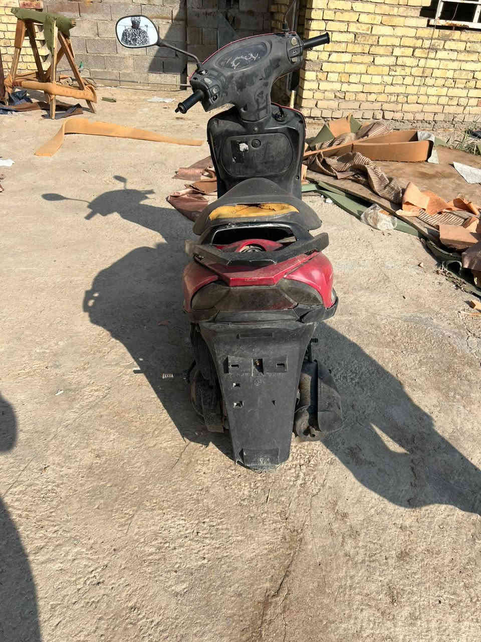 السلام عليكم دراجه ماكس للبيع شغاله بس متروكه دراجه حلوه ونضيفه السعر ٢٥٠ مكاني البياع حي الرساله الاوله *********** بيه مجال
