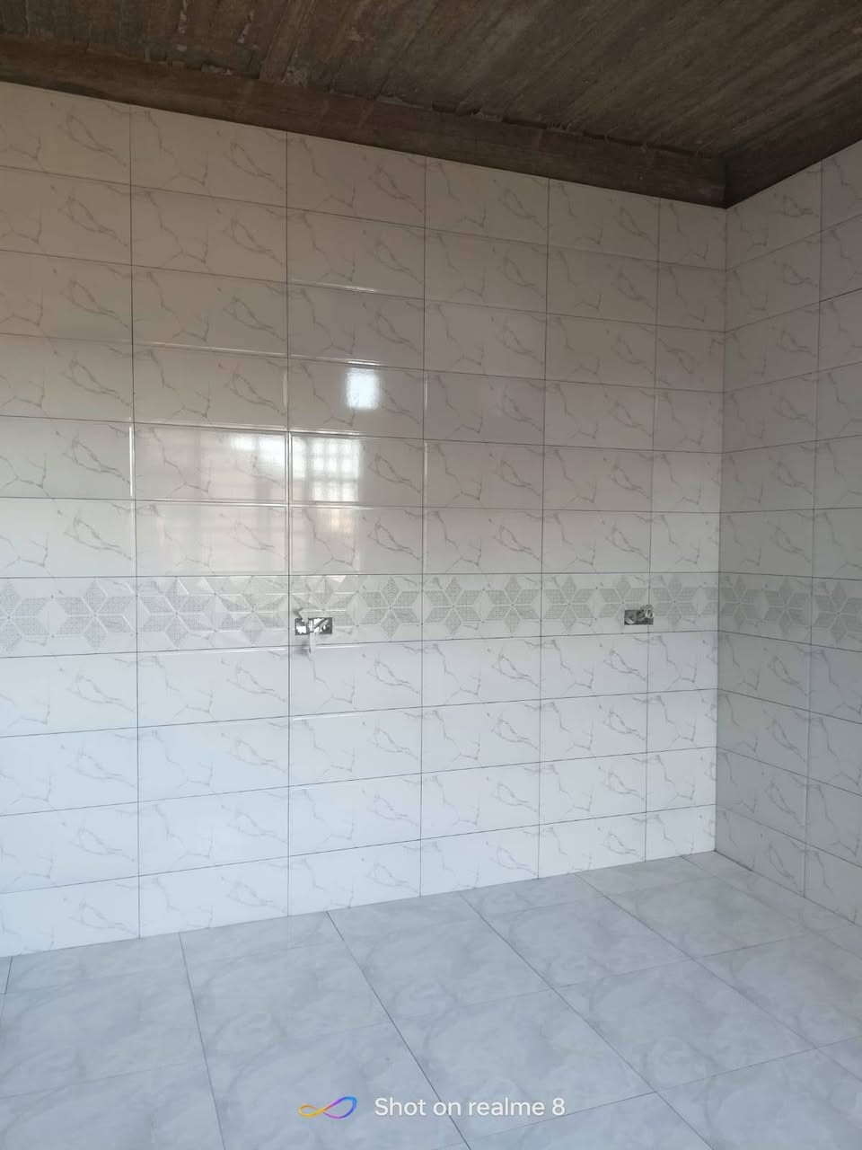 متوفر خلفه سراميك اشتغل بالمتر شرط استلام مهندس مكاني موصل الايمن ***********
