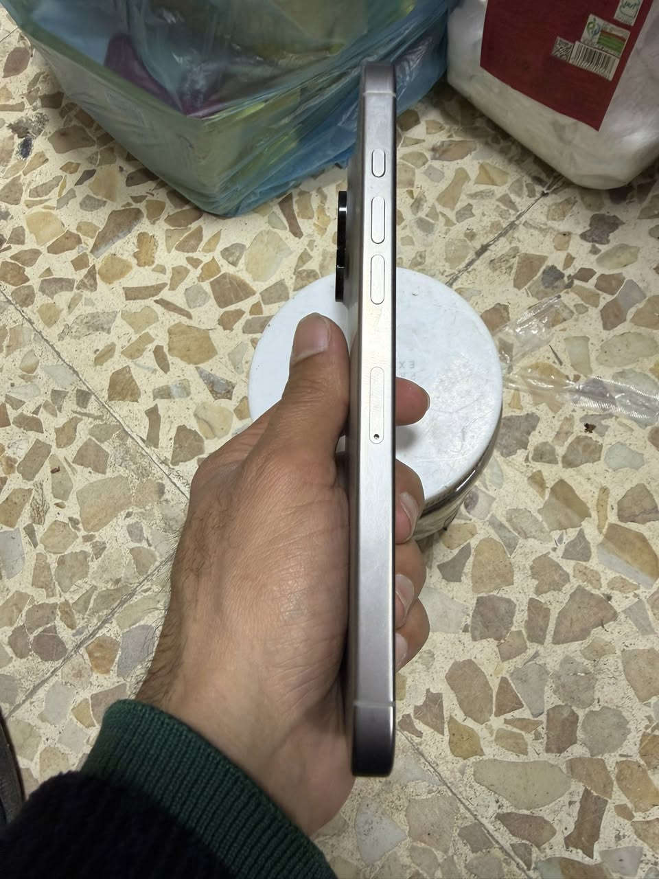 السلام عليكم
ايفون 16 بروماكس  ماستر لون رصاصي   ذاكرة 256 بطاريه 99 نضيف فوووووول ملحقاته كامله السعر مليون و400 وبي مجال مكاني بغداد حي اور او مدينة الصدر


**إذا كنت صاحب هذا الإعلان وتريد حذفه لأي سبب، رجاءا أرسل رسالة إلى الدعم الفني**