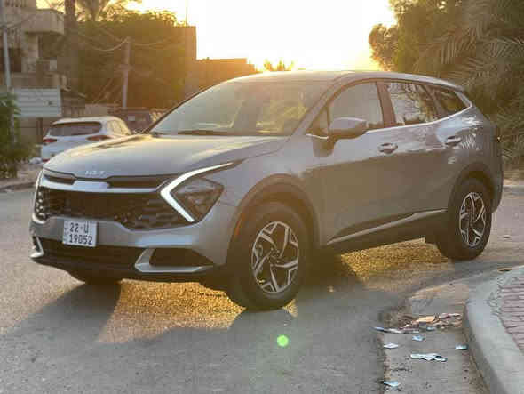 #السلام_عليكم 
#للبيع 🚘👇 

_________________________ 
- كيا سبورتج KIA SPORTAGE 2023
- وارد امريكي
- رقم اربيل وكاله او تحويل 
- مكينه  2500 GDI
- ماشيه 9 الف
- السعر 179  
المواصفات :- 
* شاشه  حجم الكبير + كامرا 
* سايد بريك بصمه 
* تحديد مسار + قياده ذاتيه 
* رادار امامي + خلفي  
* قطعتين تبريد 
* 3 وضعيات قياده 
* اوتو هولد 
* تحكم  ستيرن 
* مانع انحدار 
* شاشه اعطال
* اوتو ستوب 

_________________________      
- حادث السياره قبق جنطه  + بنيد 
- بارد جاملغ خلفي 
- رقم الشاصي 
- KNDPU3AF4P7048917
- مكان السياره بغداد   
- للاستفسار 
- *********** بغداد
