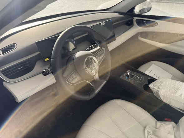 سيل 5 
نص فول
داخل ابيض
كامل ملحقات ((كرت وبصمه وشاحن وارضيات))
*********** 
***********
