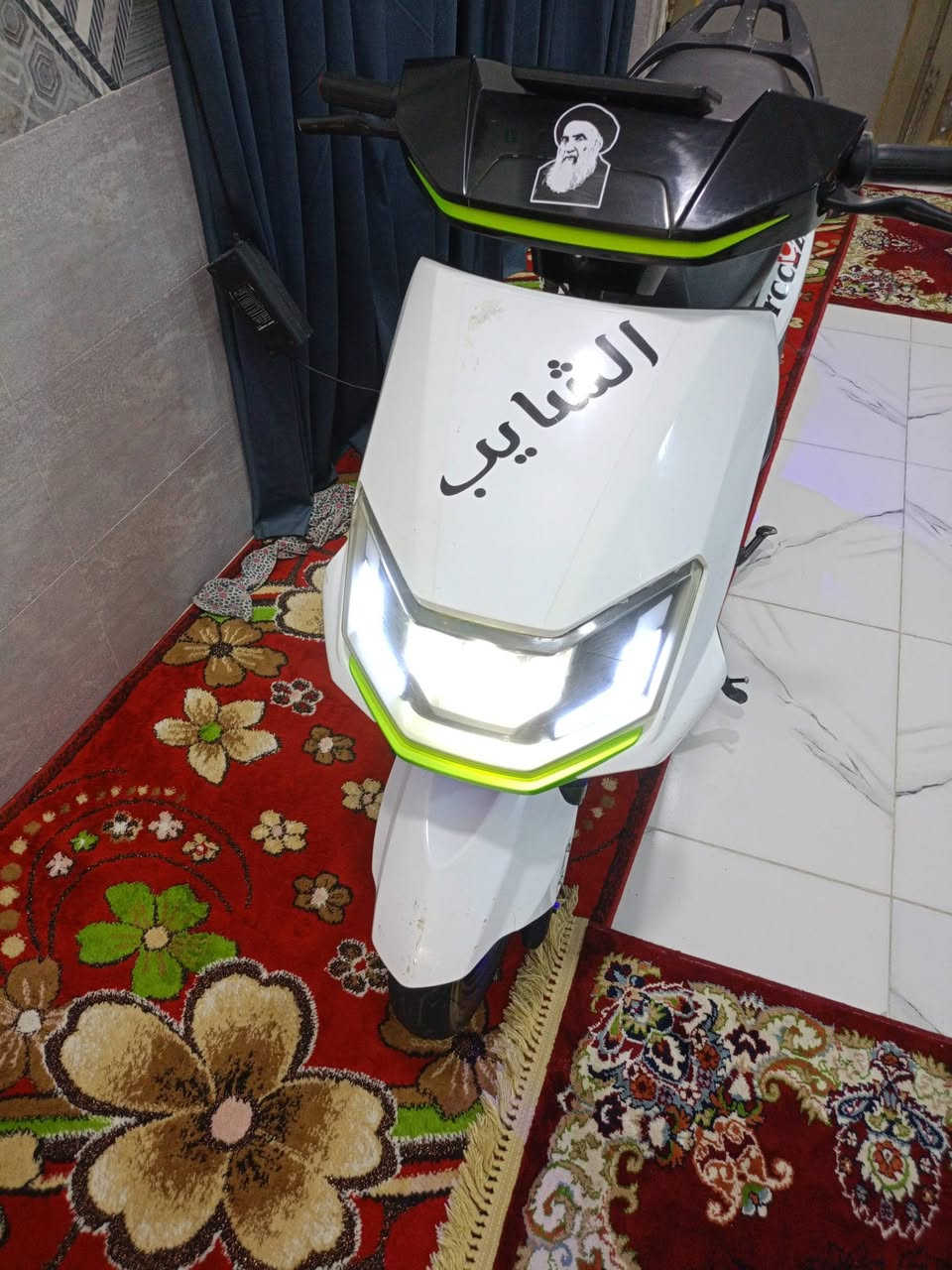 سلام عليكم دراجه شحن البيع
1_نوع الدراجه سكنس بطه
2_عدد الباتريان 5ستوني شادهن
3_تدعم نضام بك R
4_كلوبان عالي ناصي شاره يمنه يسره 
5_عدد النمر 4 السره 86
العنوان نجف كوفه قرب جسر المام علي 
الرقم *********** بي واساب
السعر 400 وبيه مجال حك الجيه
