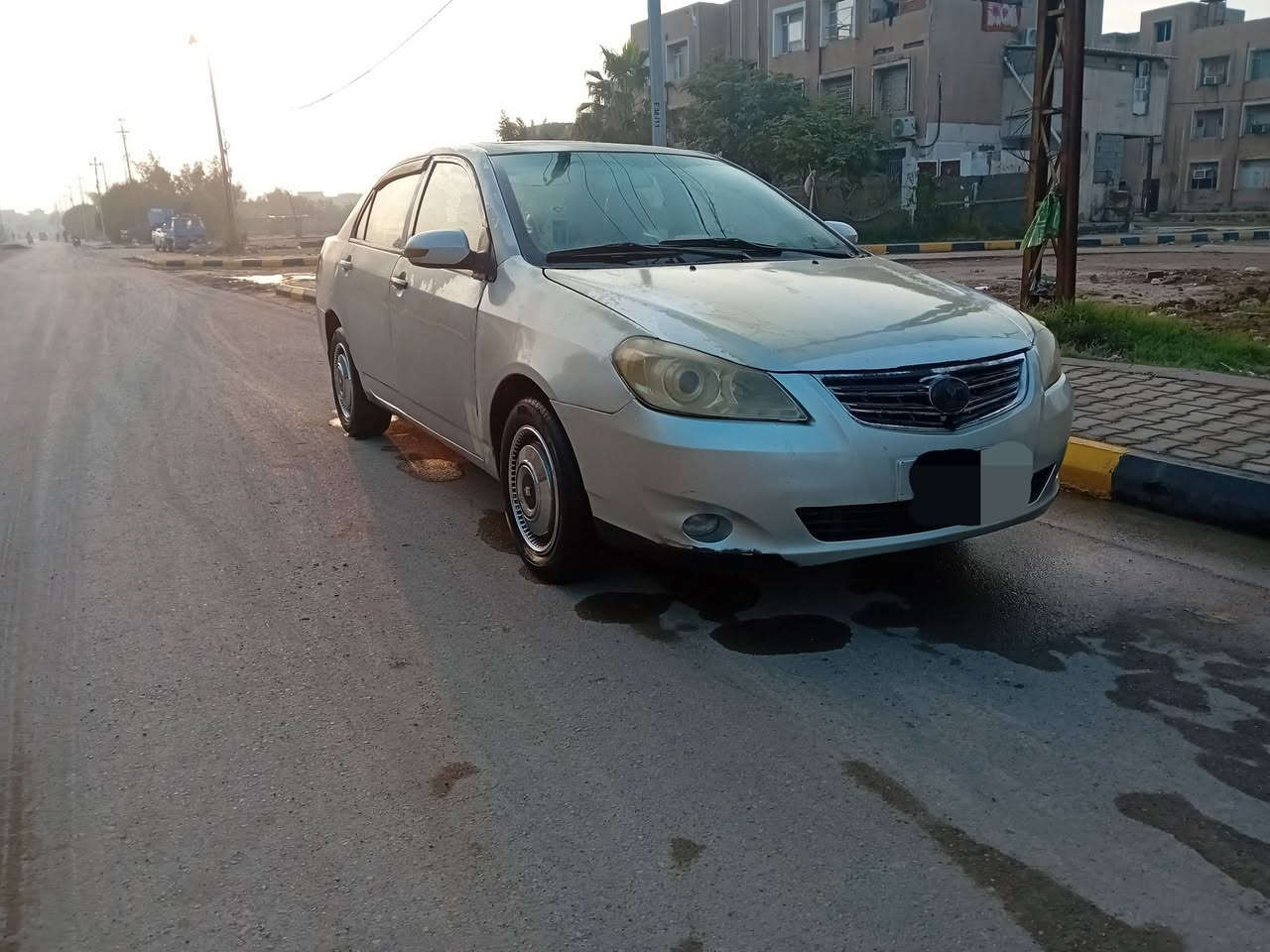 السلام عليكم سياره بيوايدي جي ثري موديل ٢٠١٣ للبيع مكينه وكير محورات مكفولات البدي بيه خياس ومصلح تخم تاير وباتري جدد عوزها تبريد السعر 43 وبيها مجال مكان السياره واسط ***********
