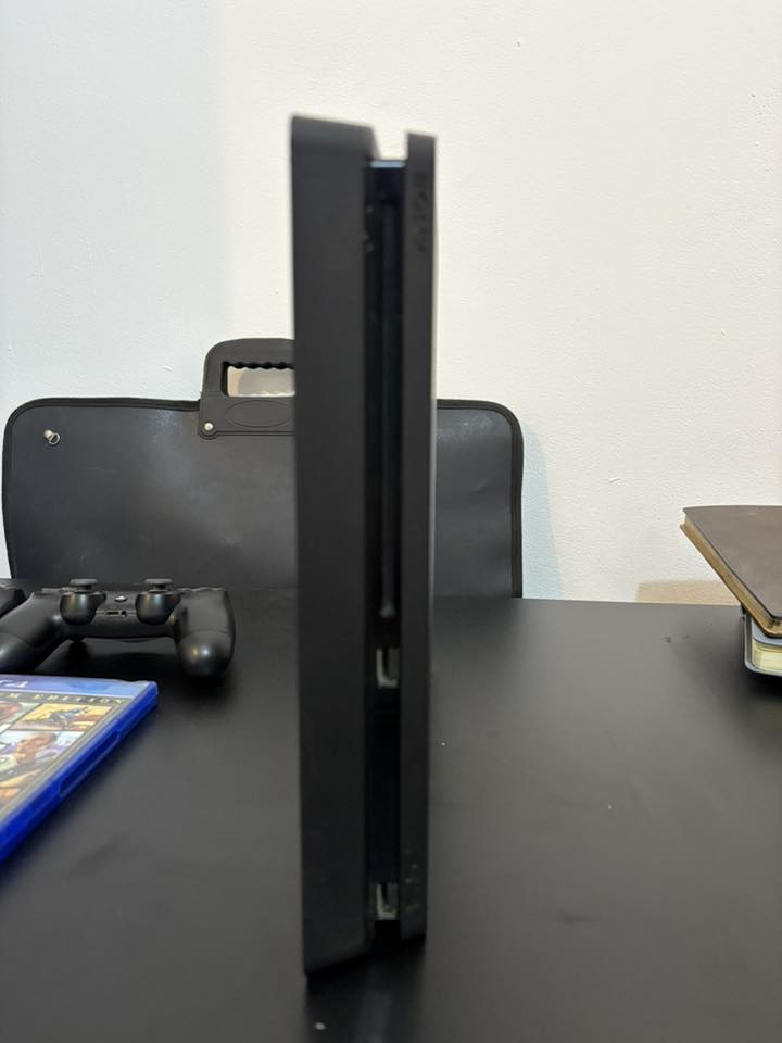 للبيع ps4سلم 500كيكه  مستعمل نظيف  غير داخل صيانه لوك ستيكر مع ملحقات الشركه الاصليه  مع جوستك إضافيه اصليه 
السعر ٣٠٠الف  
عنوان بغداد 
***********
