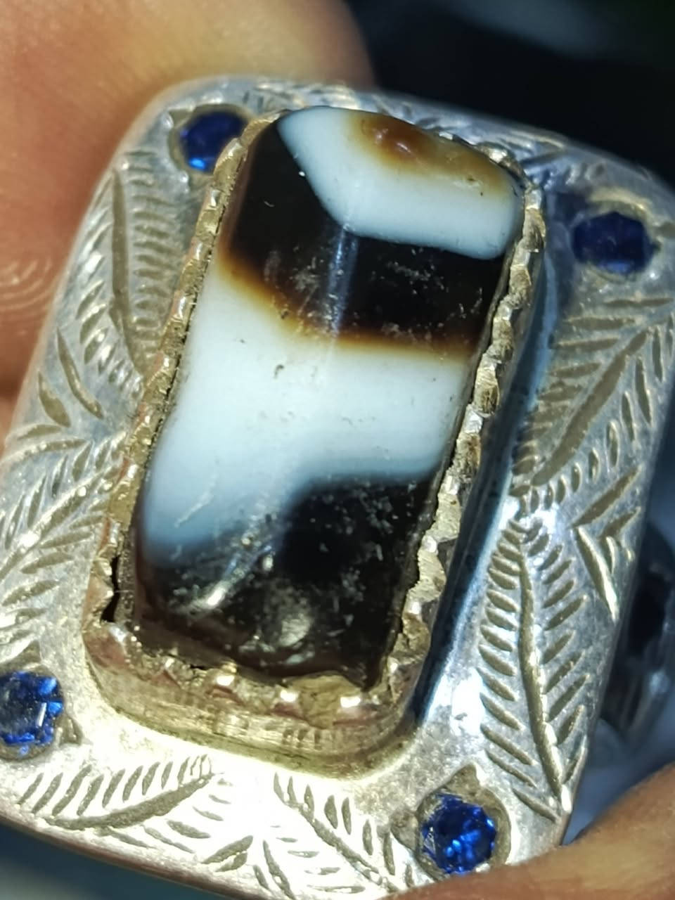 جزع بقري يماني قديم شكله 
صياغة يدويه مدينة صدر داخل 

***********
