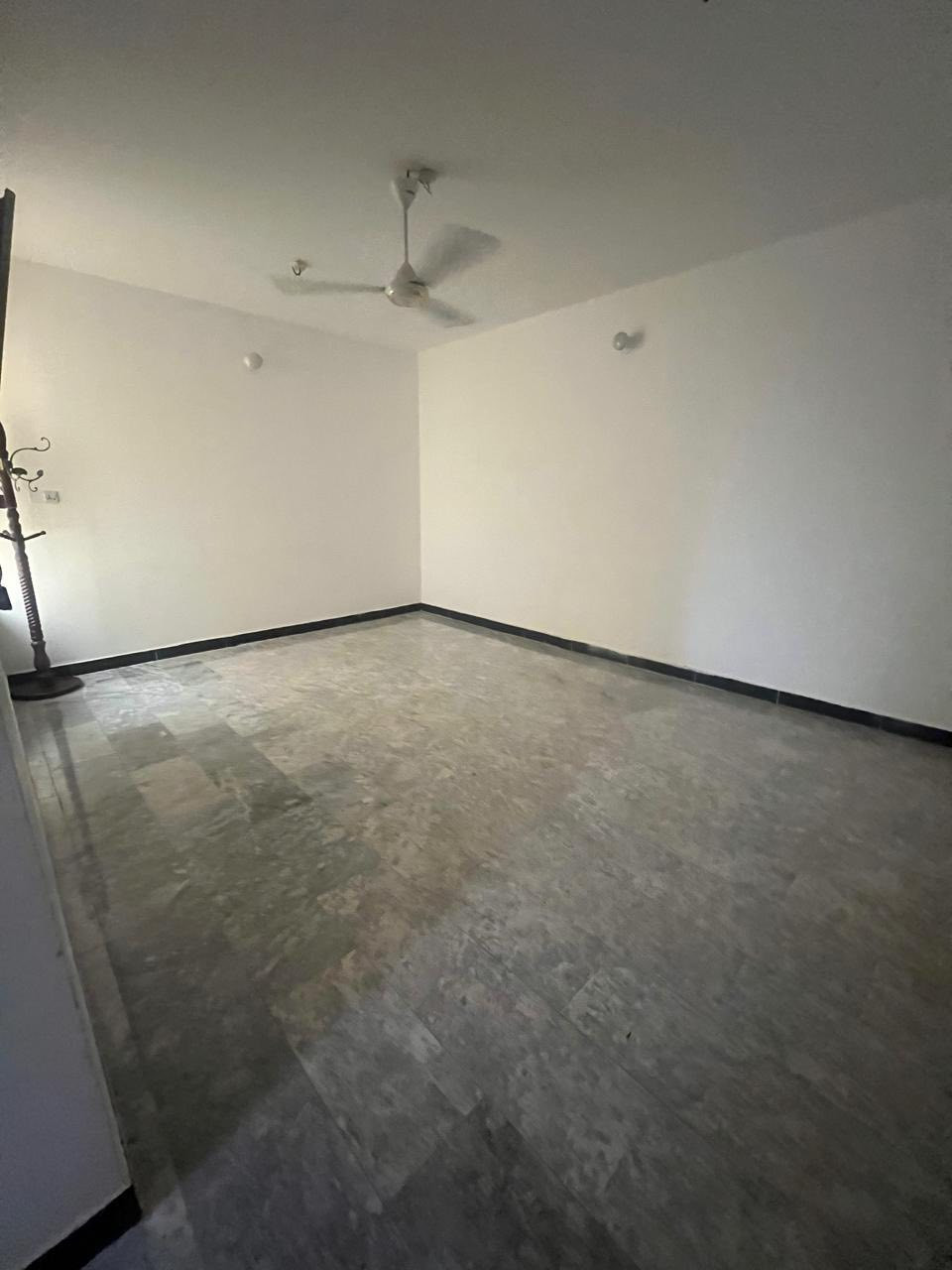 120 م في حي الجامعه تابع الوصف و شوفلي مواصفاته و موقعه المميز 

مساحت البيت 120 م طابقين 3غرف نوم و شارع 15 و بعد على ساحه موقعه كلش راقي 

خلف شارع جامعه سلام خلف قاعه كهرمانا البيت موقعه فول VIP وهجي مكان ميتعوض 

تفاصيله و نضافت البيت راقيه كلش 

للاستفسار اكثر عن العقار الاتصال يتوفر وتساب

0780 789 4484
