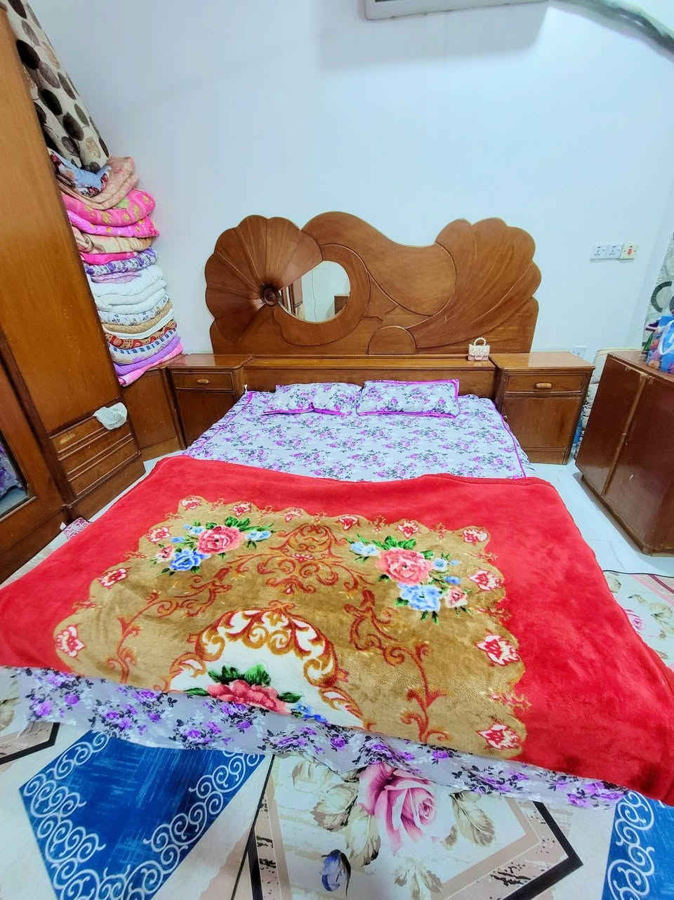 غرفه تسكام شغل عراقي درجه اولى كامله سعرها ٥٥٠ الف وبيها مجال قليل مكاني حله حي الامام 
***********
