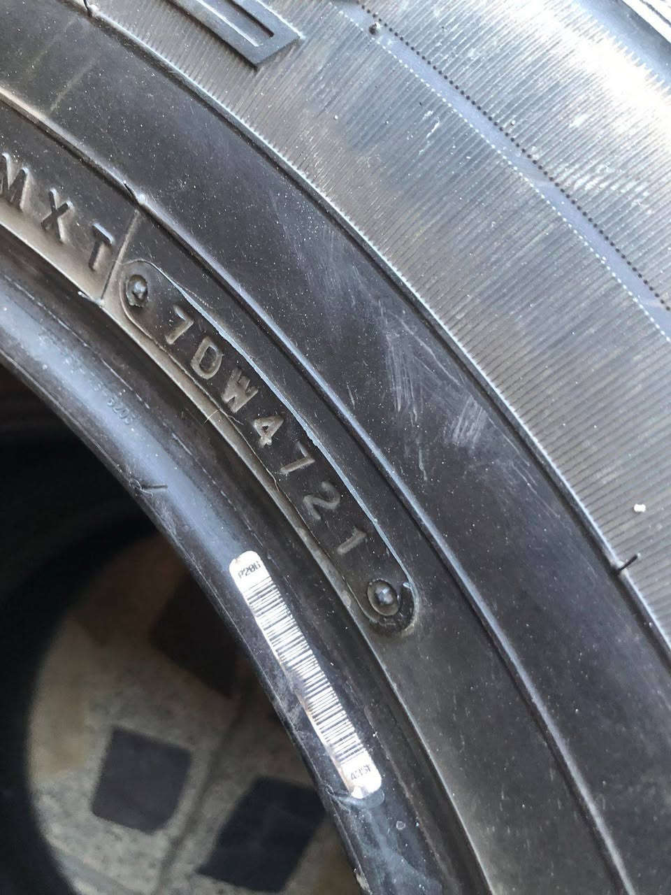 السلام عليكم
٣ تايرات من نوع تويو اصلي منشأ ماليزي حجم ٢٦٥/٦٠/١٨  كلش نظيفات وجديدات جانت مشدودات تخم كامل  على سيارتي بس واحد من التايرات صار بي ظرر كلش قوي...
ف اشتريت تخم جديد وبقت عندي ٣ يعني زوج وتك..
اخوان التايرات انتاج ماليزي اصلي سنة ٢١ بس الله شاهد مرنات كلش وكلش نظيفات...
السعر المطلوب ١٥٠ الف وبيها مجال بسيط...
حجم ٢٦٥/٦٠/١٨...
العنوان بغداد جانب الكرخ منطقه العامريه
***********
