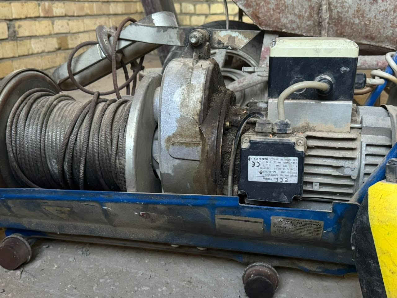 ونج إيطالي أصلي مستخدم قليل و متروك للبيع مكان بغداد البوعيثة ***********
