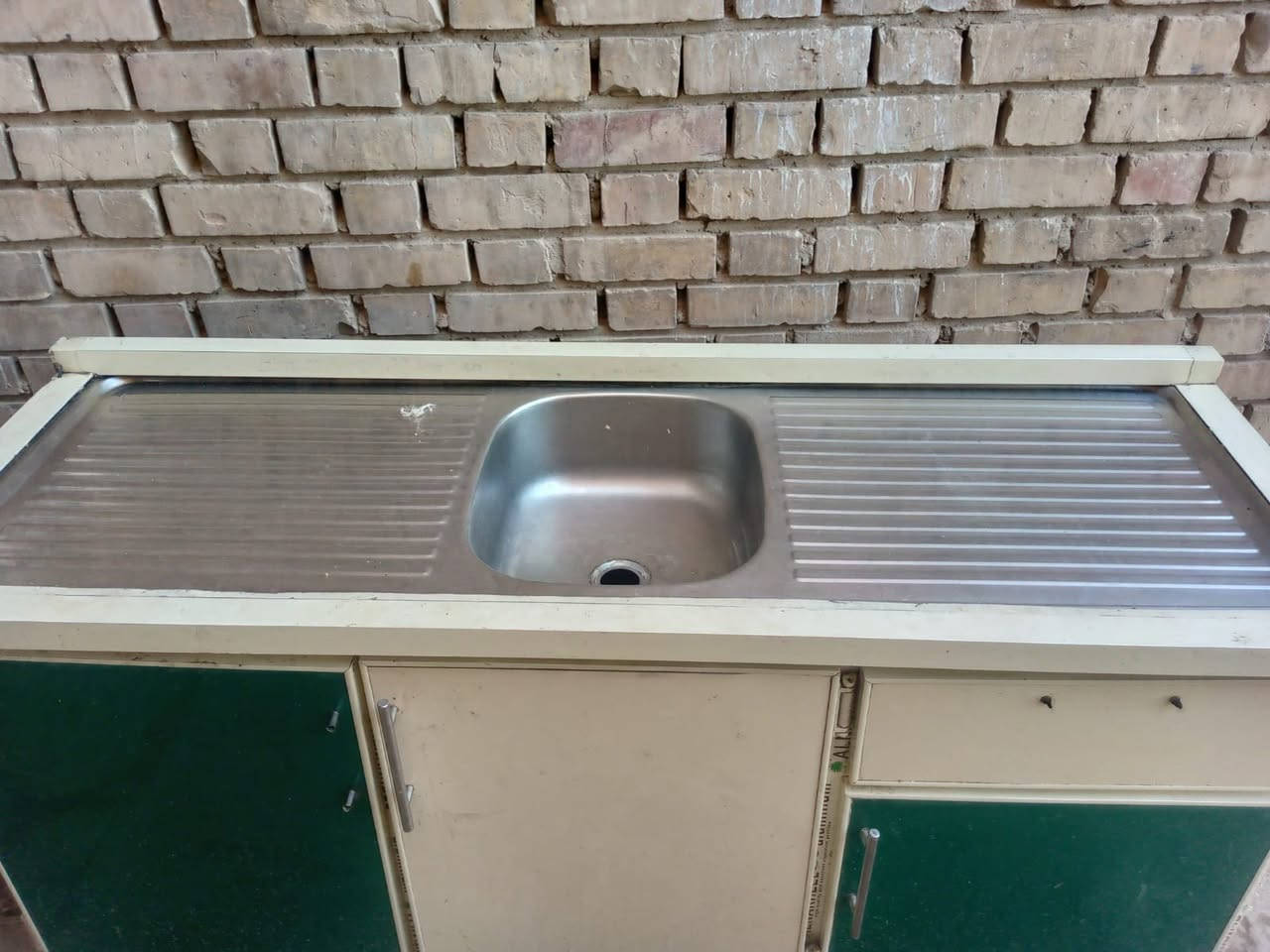 السلام عليكم كاونتر البيجي ب٢٢٥ والسنك ب٩٠ وعندي توصيل***********
