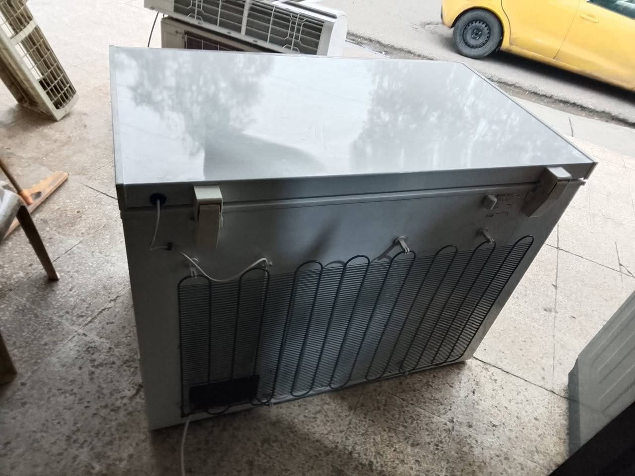 مجمد للبيع الكشر نظيف اخو الجديده
جان بي انسداد وشحنتو غاز 

وهسه شغال 
موجود عندي بالورشة النظافة بالصور شوفوها 
***********
