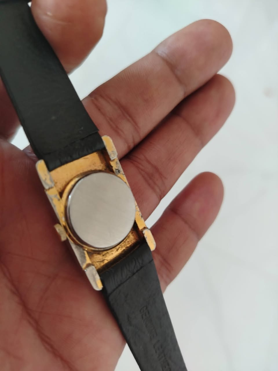 من رخصه الادمن الطيب ساعه ماركه Guillaume تانك swiss made انتاح 1970 نصب تكويك 17 حجر حزام جلد طبيعي قطر الساعه مستطيل 23×35  مهتم يراسلني خاص ويدلل


**إذا كنت صاحب هذا الإعلان وتريد حذفه لأي سبب، رجاءا أرسل رسالة إلى الدعم الفني**