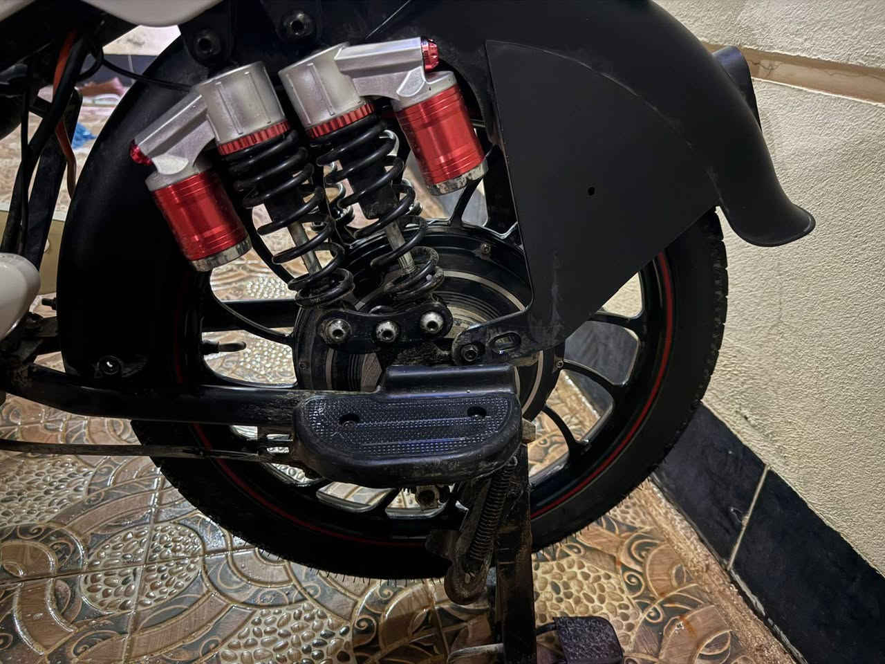 باسكل شحن للبيع
موديل 2025
اربع بطاريات
سويج +بصمه+كرت
السرعه الحقيقيه 80 
الشحنه الوحده تمشيك 40 كيلو متر
حجم
الويل 20
الباسكل شغال وكلشي مابي 
بس بي نقوصات
مثل الشاشه 
السعر 400وبي مجال للطيبين
مكاني ديالئ تقاطع القدس قرب جامعه الهندسه
رقم الهاتف *********** يتوجد وتساب ومازنجر فقط
