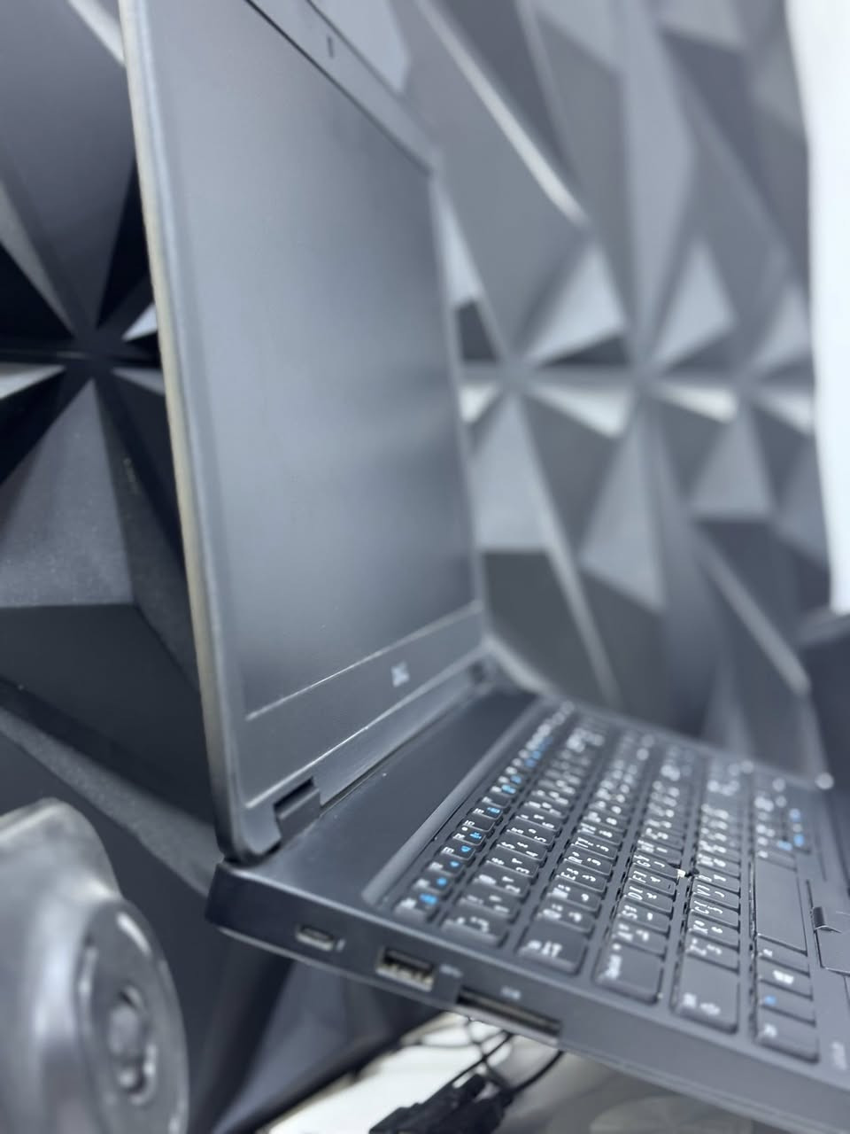 لابتوب DELL CORE i7  7th Gen نضيف للبيع للأستفسار *********** او واتساب
مكاني بغداد
