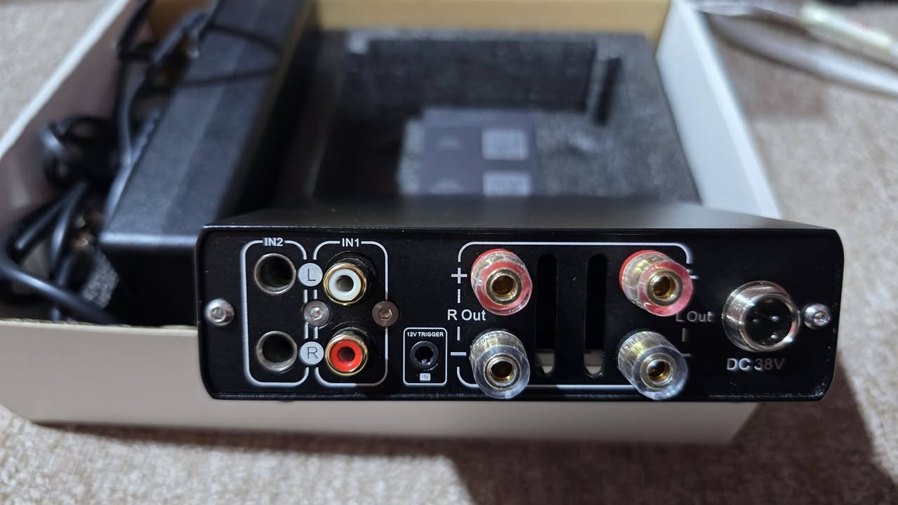 مواصفات TOPPING PA5 II:
النوع: مكبر صوت Stereo Power Amplifier فئة 
التصميم: Fully Balanced
الشريحة الداخلية: TI TPA3255
القدرة:
100 واط ×2 على 4Ω 
تقريباً 65 واط ×2 على 8Ω
خارجي 38V
مميزات الجهاز:
صوت نظيف جداً وشفاف
تحكم ممتاز بالباس
حجمه صغير لكن قوته قوية على أغلب السماعات
سعره العالمي تقريباً بين 180–220 دولار جديد. �


**إذا كنت صاحب هذا الإعلان وتريد حذفه لأي سبب، رجاءا أرسل رسالة إلى الدعم الفني**