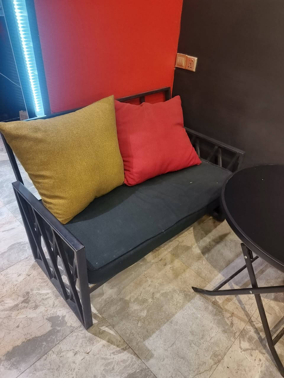 للبيع غراض مطعم غير مستعمله للبيع
***********
