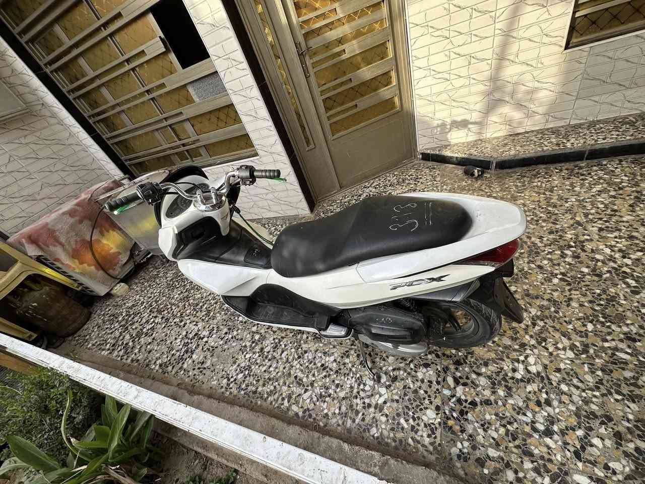 للبيع دراجه pcx ياباني الاصلي  مكينه 150نوزل خطين ستان كهربائي حساس ازدحام دراجه جديده  حساس شلعه معدل خير من الله دراجه تتعب تكول جديده مال جناي  مكان بغداد المدينه الصدر  السعر مليون و 400  وبيهه مجال والاستفسارهاذ رقم 
***********
