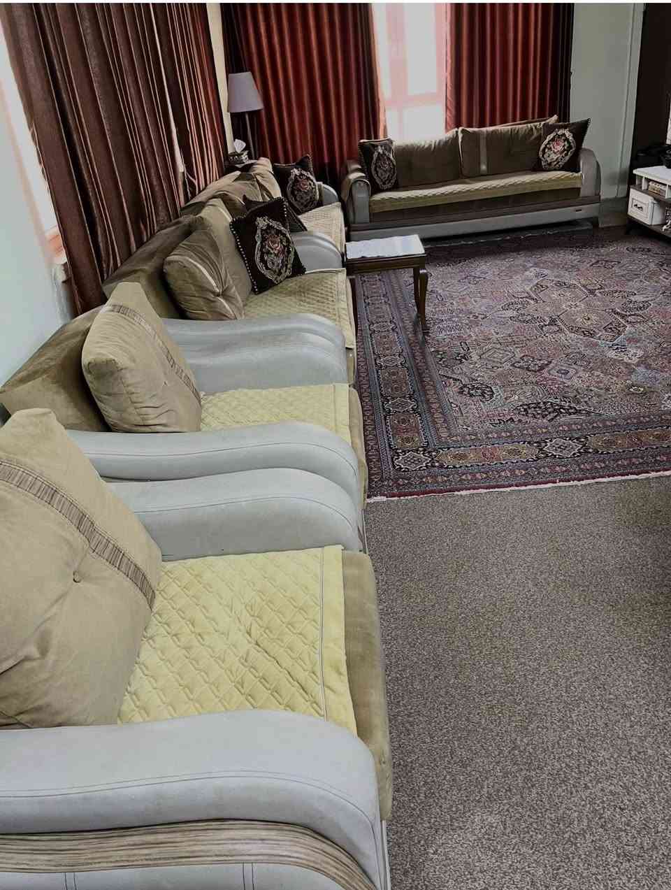 السلام عليكم عندي هذا الطخم للبيع كامل عشره نفرات مع الاسفل يصير مخازن ويصير سرير اذا ينفتح بس ثلاث يدات الجلد بيهم عيب فقط الكشنات جيده جدا وكلش ثقيل السعر ٣٠٠ الف المكان الموصل الي يفيده يراسلني خاص


**إذا كنت صاحب هذا الإعلان وتريد حذفه لأي سبب، رجاءا أرسل رسالة إلى الدعم الفني**