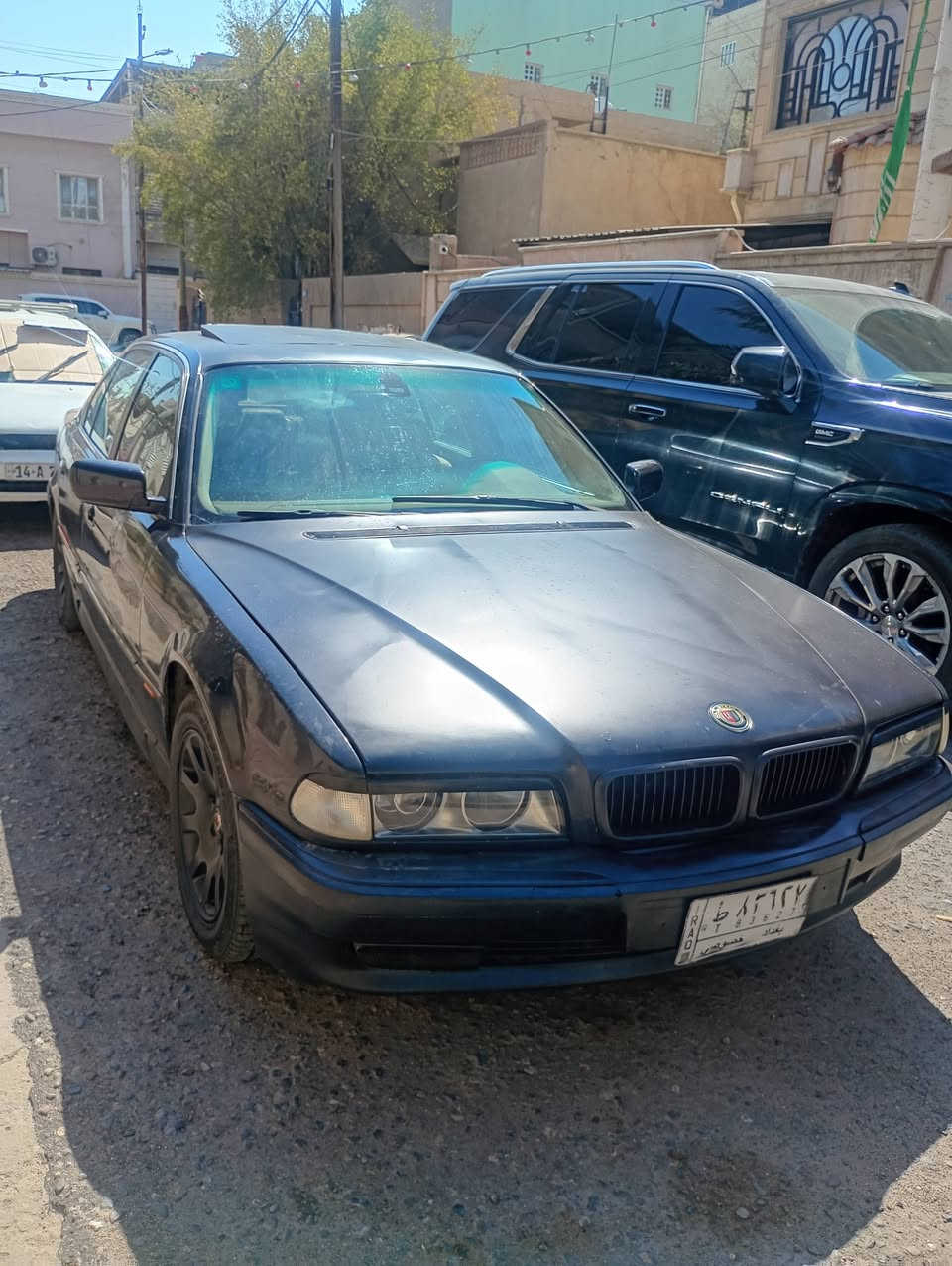 بي ام كاسحه مديل 1994  حجم 740 للبيع او للمراوس شعندك نزل
السياره رقم بغداد سنويه ل 2028 رقم ألماني السياره جاهزه تبريد شغال 
شاشه شغاله حداديه حلوه وناعمه السياره مغلف البنيد والقماره والصندوك فقط  اسود طافي السياره بدون اي جراد  وبدون صبغ كهربائيات كلهه شغاله  والسياره جاهزه
السعر 64
مكان السياره بصره للستفسار ***********
