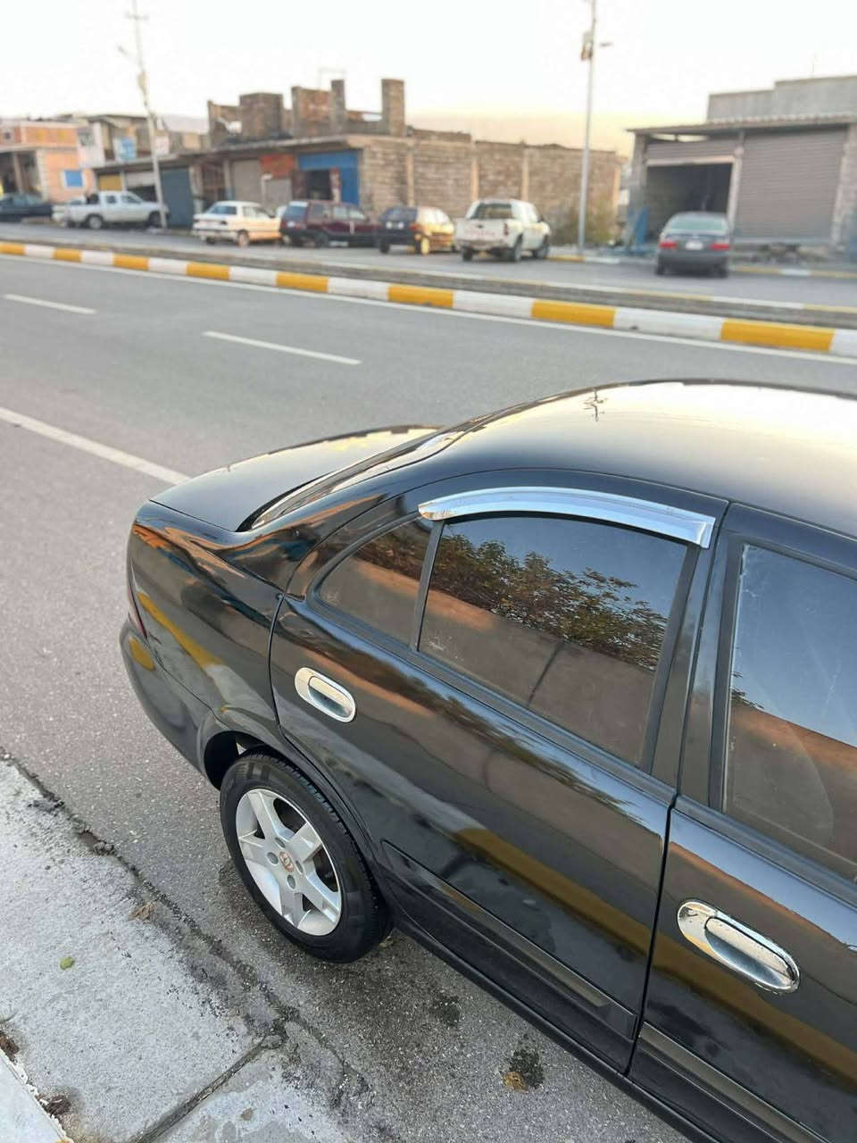 مؤدل2010
ره ش  قه تران
سه ياركه مالى درسته
رؤنى و ئايدرؤليك گؤراوه
پيشى 300هه زارى ليدراو ه وه ك تؤپى لي هاتوه 
نرخى كؤتاى 46 وه ره ق 
هه له بجه ى شهر عيد
***********
