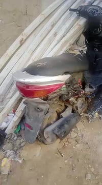 دراجه بريز ابيع كوم حديد شغاله وكامله رايدها ب150وبيها مجال بسيط مكاني...