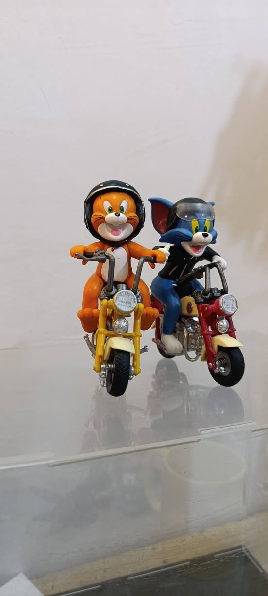 مجسمات توم وجيري 🐭😻
سعر القطعتين ١٢ ألف
ملاحظة: نقص قاعدة فقط في مجسم توم 
يوجد توصيل لكل المحافظات ❤️


**إذا كنت صاحب هذا الإعلان وتريد حذفه لأي سبب، رجاءا أرسل رسالة إلى الدعم الفني**